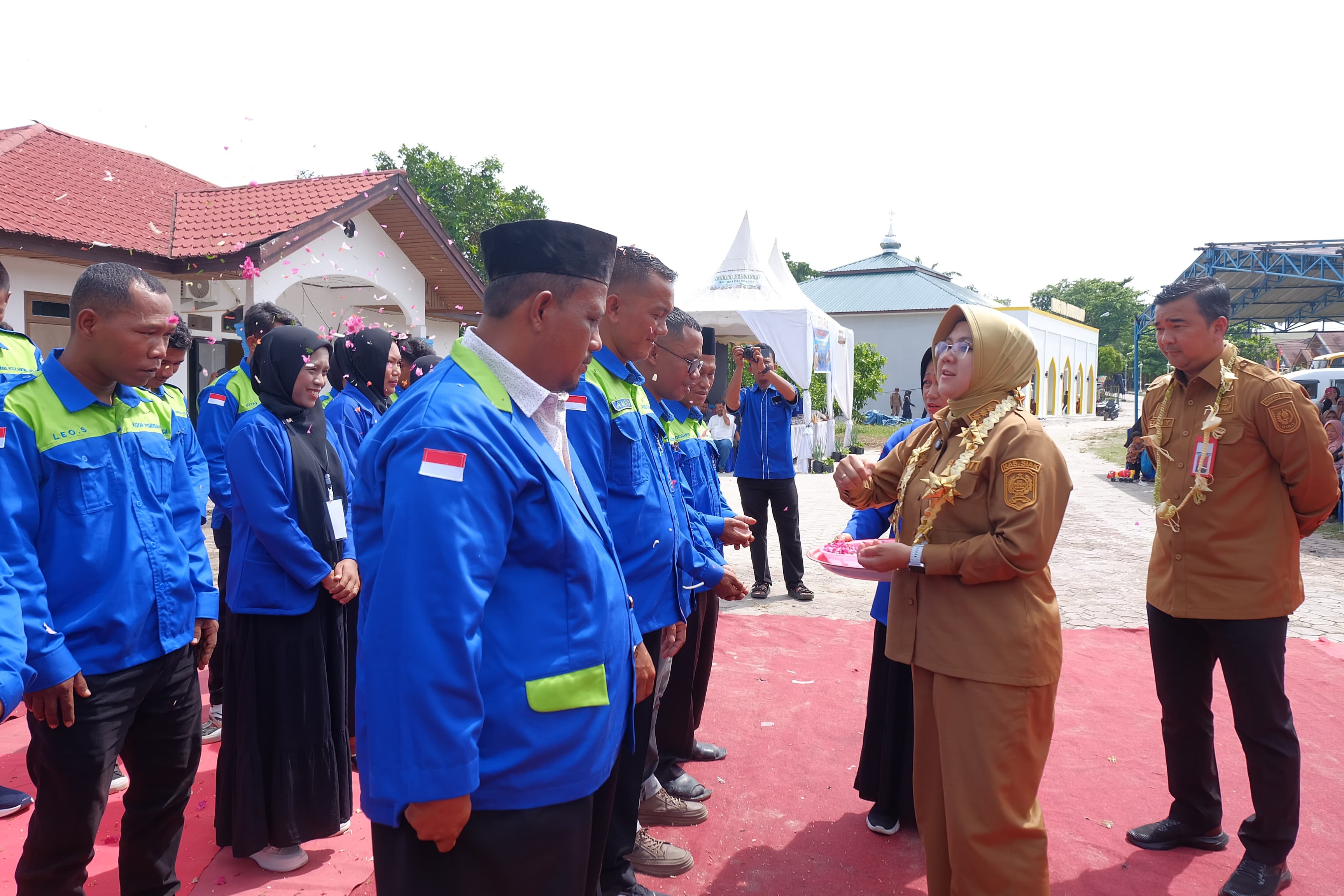 Kaban Kesbangpol Provinsi Riau mewakili Gubernur Riau memberikan sambutan pelantikan & pengukuhan pengurus gabungan sakai kandis periode 2025-2030